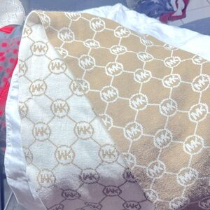 2 set  Michael Kors scarfs